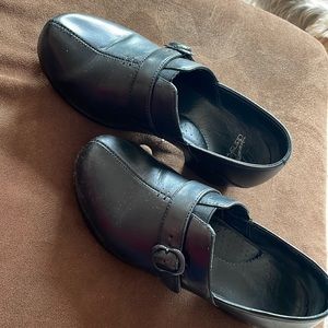 Dansko black shoes.  Size 39.  Good used condition.  See pictures.